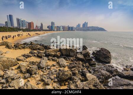 La plage de Haeundae et toits de la ville de Busan, Busan, Corée du Sud Banque D'Images