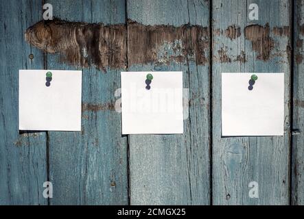 Trois feuilles de papier blanc vierge Banque D'Images