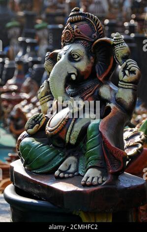 Heureux Ganesh Chaturthi. Dieu hindou indien Seigneur, Ganesha Statue en argile Banque D'Images