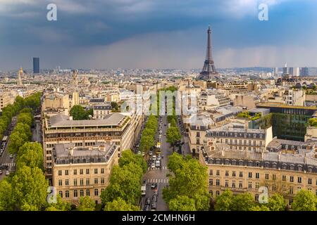 Vue sur la ville de Paris de l'Arc de Triomphe, Tour Eiffel, Paris, France Banque D'Images