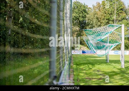 Evenkamp, Allemagne. 17 septembre 2020. Le terrain de football vide de SV Evenkamp. Toute l'équipe de football, y compris l'entraîneur du club, s'est vue positive pour Covid-19. (À dpa 'les numéros de cas Corona dans le district de Cloppenburg continuent à augmenter') Credit: Mohssen Assanimoghaddam/dpa/Alay Live News Banque D'Images