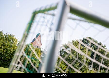 Evenkamp, Allemagne. 17 septembre 2020. Le terrain de football vide de SV Evenkamp. Toute l'équipe de football, y compris l'entraîneur du club, s'est vue positive pour Covid-19. (À dpa 'les numéros de cas Corona dans le district de Cloppenburg continuent à augmenter') Credit: Mohssen Assanimoghaddam/dpa/Alay Live News Banque D'Images