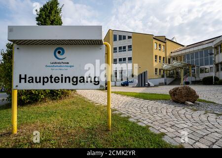 Vilshofen an Der Donau, Allemagne. 17 septembre 2020. L'entrée principale de l'hôpital Vilshofen. Plus de 30 cas de Corona sont peut-être liés à un mariage et à une panne à l'hôpital de Vilshofen. Credit: Armin Weigel/dpa/Alay Live News Banque D'Images