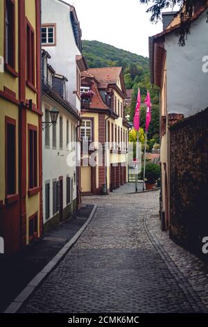 Une rue étroite à Heidelberg Altstadt, la vieille ville de Heidelberg, en Allemagne Banque D'Images