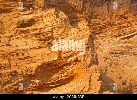 Détail des sables glaciaires stratifiés du Pléistocène moyen dans les falaises de la côte nord du Norfolk à Happisburgh, Norfolk, Angleterre, Royaume-Uni. Banque D'Images