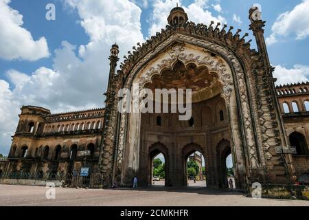 Lucknow, Inde - septembre 2020 : le Rumi Darwaza est une porte imposante qui a été construite sous le patronage de Nawab Asaf-UD-Daula en 1784 à Lucknow Banque D'Images