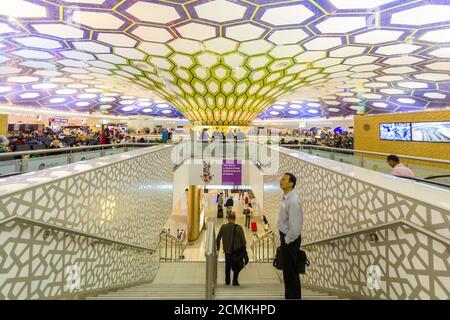 À l'intérieur de l'aéroport international d'Abu Dhabi Banque D'Images
