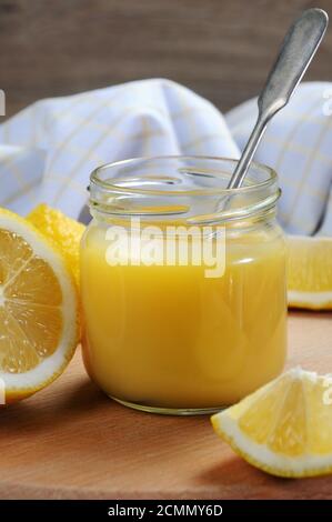 Citron Kurd - crème anglaise sur jus de citron. C'est un classique, il est utilisé avec toasts, dans tartas, ca Banque D'Images