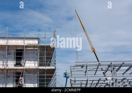 Îles Anglo-Normandes. Guernesey. Parc Admiral. Chantier. Cadre en acier de développement de nouveaux bâtiments commerciaux. Banque D'Images