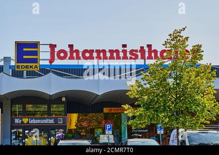 Berlin, Allemagne - 17 septembre 2020 : entrée d'un supermarché à Berlin, Allemagne. Banque D'Images