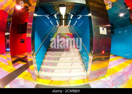 Naples, Italie - 4 janvier 2015 : station de métro University à Naples. Banque D'Images