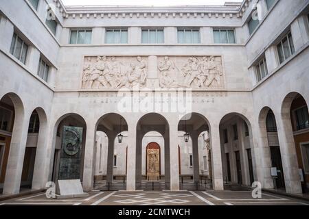 Padova, Italie - août 17 2020 : Nouvelle cour de l'Université de Padova au Palais de Bo ou Cortile Nuovo au Palazzo del Bo Banque D'Images