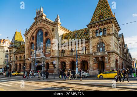 Grande salle du marché dans le quartier IX de Budapest, Hongrie Banque D'Images