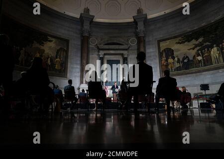 Le président des États-Unis Donald J. Trump fait des remarques à la Conférence de la Maison Blanche sur l'histoire américaine à l'occasion de la Journée de la Constitution, aux Archives nationales de Washington, DC, le jeudi 17 septembre 2020. Crédit: Alex Edelman/Pool via CNP Banque D'Images