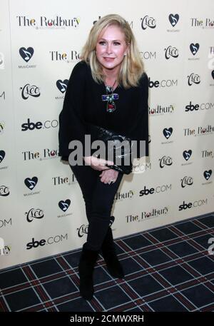 Hollywood, États-Unis d'Amérique. 21 octobre 2010. HOLLYWOOD - 20 OCTOBRE : Kathy Hilton arrive à l'ouverture officielle de l'hôtel Redbury de sbe à Hollywood le 20 octobre 2010 à Hollywood, en Californie. Personnes: Kathy Hilton crédit: Storms Media Group/Alay Live News Banque D'Images