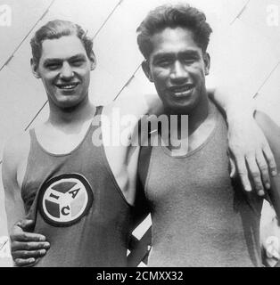 Johnny Weissmuller et duc Kahanamoku aux Jeux Olympiques (culture). Banque D'Images