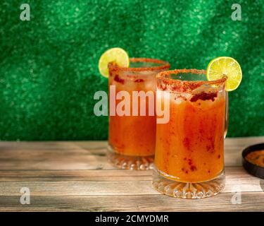 Deux verres de cocktails au citron vert Banque D'Images