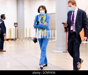 Washington, DC, États-Unis. 17 septembre 2020. 17 septembre 2020 - Washington, DC, États-Unis: Sénateur américain DIANNE FEINSTEIN (D-CA) au passage inférieur du Sénat. Crédit : Michael Brochstein/ZUMA Wire/Alay Live News Banque D'Images