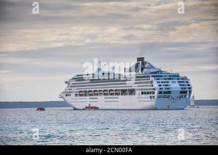 La princesse du soleil s'est ancrée au large de l'île de Lifou Banque D'Images