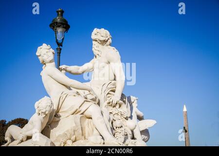La Seine et la statue de la Marne dans le jardin des Tuileries, Paris Banque D'Images
