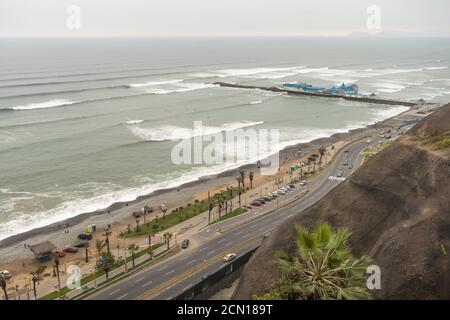 Autoroute Circuito de Playas, Miraflores, Lima, Pérou Banque D'Images