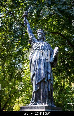 La statue de la liberté dans les jardins de Luxembourg, Paris Banque D'Images