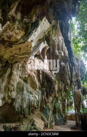Falaises calcaires de Krabi, Thaïlande Banque D'Images