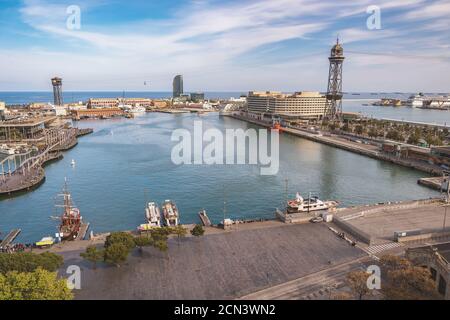 Barcelone Espagne, vue panoramique sur la ville à la plage et au port de Barcelone Banque D'Images