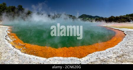 Bassin géothermique de Champagne Pool dans la région de Waiotapu de New Zélande Banque D'Images