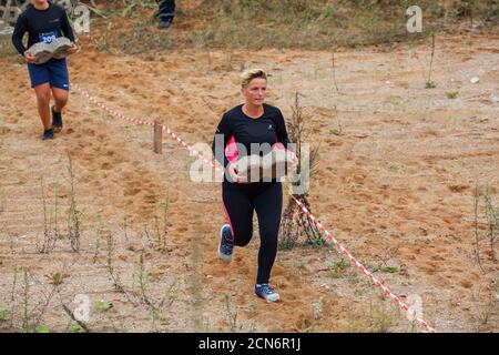 Ville Ikskile, Lettonie. Les gens s'entraînent et s'exercent dans la nature. Photo de voyage.29.08.2020 Banque D'Images
