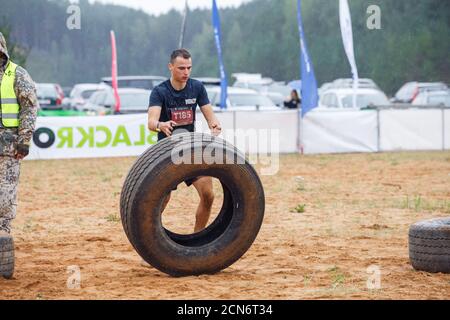 Ville Ikskile, Lettonie. Les gens s'entraînent et s'exercent dans la nature. Photo de voyage.29.08.2020 Banque D'Images
