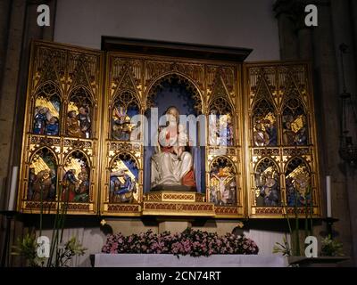 Basilique romane Saint-Apôtres- Triptychon Maria avec Jésus Banque D'Images