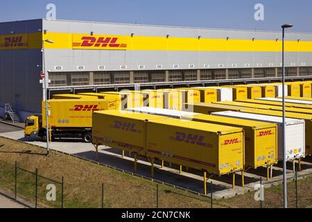 Centre de distribution de Deutsche Post DHL, Rheinsberg, Rhénanie-du-Nord-Westphalie, Allemagne, Europe Banque D'Images