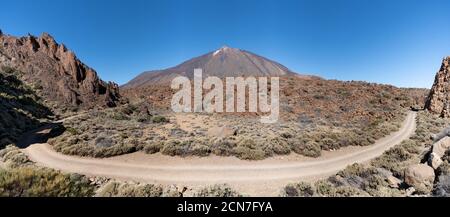 Parc national de Ténérife - vue sur une route de terre à Teide Banque D'Images