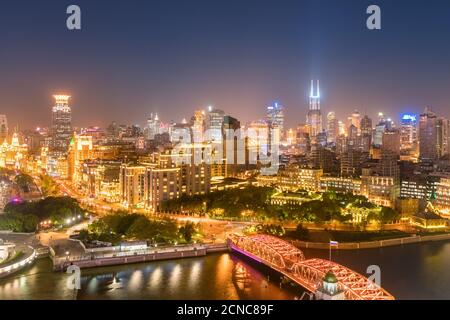 shanghai le petit-déjeuner et le pont du jardin la nuit Banque D'Images