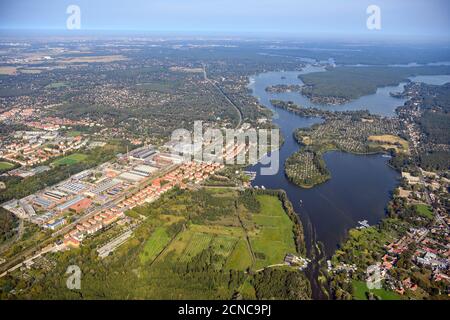 15 septembre 2020, Brandebourg, Wildau: Vue aérienne de la ville de Wildau dans le district de Dahme-Spreewald. La ville sur la rivière Dahme est surtout connue pour l'Université technique (TH) et la colonie de Schwartzkopf (M), qui est un bâtiment classé. Photo: Soeren Stache/dpa-Zentralbild/ZB Banque D'Images