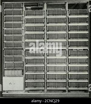 . Le journal technique de Bell System . appelle pour s'assurer qu'il fonctionne de façon satisfaisante. Il teste les relationsimportantes des circuits pour s'assurer qu'ils ont le réglage approprié pour gérer les pires conditions du circuit. Si un circuit ne répond pas aux conditions de test, le test est arrêté et une alarme est émise pour la force d'entretien. 112 JOURNAL TECHNIQUE DU SYSTÈME BELL les circuits d'indicateur d'anomalie sont prévus pour être utilisés dans le cadre de l'essai et de l'entretien des circuits des traceurs. Ces circuits sont disposés de manière à ce que, lorsque le problème est rencontré par un marqueur, le markersaisira l'indicateur de problème Banque D'Images