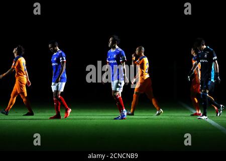 Erik Lima (17), Kota Mizunuma (18) et Yuji Kajikawa (21) de Yokohama F. Marinos avant le match de football J.League J1 entre Yokohama F. Marinos 3-0 Shimizu S-Pulse au stade Nissan le 16 septembre 2020 à Yokohama, Kanagawa, Japon. (Photo de Kenzaburo Matsuoka/AFLO) Banque D'Images