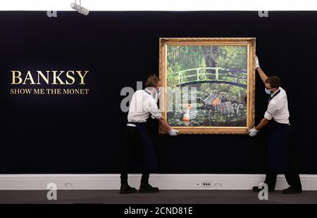 Sotheby’s, Londres, Royaume-Uni. 18 septembre 2020. Montrez-moi le Monet, la version contemporaine de Banksy sur le chef-d'œuvre des nénuphars de Monet, avec une estimation de vente aux enchères de 5 millions de livres, est dévoilé à Sotheby's New Bond Street et sera présenté dans une vente aux enchères en direct le 21 octobre. Crédit : Malcolm Park/Alay Live News. Banque D'Images