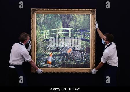 Sotheby’s, Londres, Royaume-Uni. 18 septembre 2020. Montrez-moi le Monet, la version contemporaine de Banksy sur le chef-d'œuvre des nénuphars de Monet, avec une estimation de vente aux enchères de 5 millions de livres, est dévoilé à Sotheby's New Bond Street et sera présenté dans une vente aux enchères en direct le 21 octobre. Crédit : Malcolm Park/Alay Live News. Banque D'Images