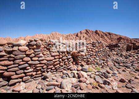 Vestiges de structures rocheuses à Tambo de Catarpe, Vallée de Catarpe dans le désert d'Atacama, Chili Banque D'Images