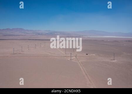 Vue aérienne d'un parc éolien dans le désert d'Atacama, région d'Antofagasta, Chili Banque D'Images