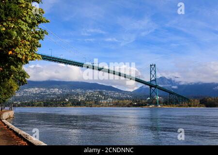 Pont Lions Gate de Stanley Park Seawall, Stanley Park, automne, Vancouver, Colombie-Britannique, Canada Banque D'Images