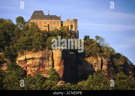 Château de Nideggen au-dessus de la vallée de Rur, Nideggen, Eifel, Rhénanie-du-Nord-Westphalie, Allemagne, Europe Banque D'Images