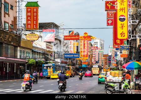 Yaowarat Road à Chinatown, Bangkok, Thaïlande, Asie du Sud-est, Asie Banque D'Images