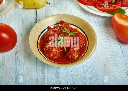 Polpette al Sugo, boulettes de viande italiennes, cuisine sicilienne, plats italiens variés traditionnels, vue sur le dessus. Banque D'Images