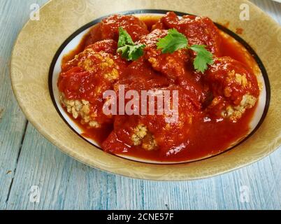 Polpette al Sugo, boulettes de viande italiennes, cuisine sicilienne, plats italiens variés traditionnels, vue sur le dessus. Banque D'Images