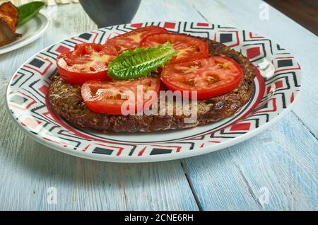 KooKoo Bademjan - frittata d'aubergine, plat persan Banque D'Images