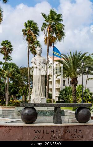 Monument de la reine Wilhelmina STAUTUE, Oranjestad, Aruba, îles ABC, Antilles néerlandaises, Caraïbes, Amérique centrale Banque D'Images