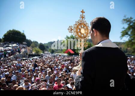 Procession chrétienne dans la ville d'Annaya, au nord du Liban, de l'Ermitage au monastère de Saint Maroun, Annaya, Liban, Moyen-Orient Banque D'Images